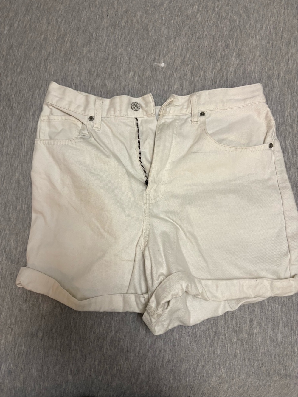 Uniqlo Women's Off-White High-Rise Rolled Denim Shorts